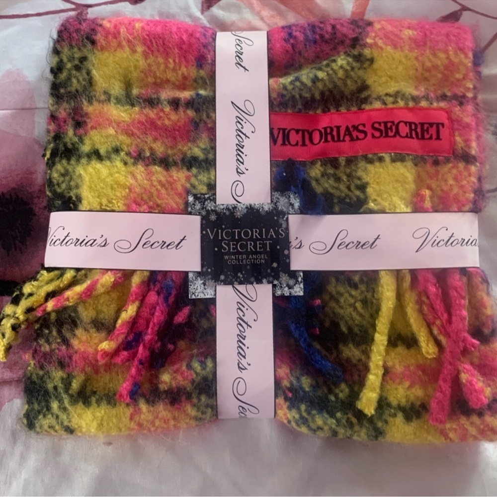 NWT Victoria’s Secret VS Pink Plaid Scarf!